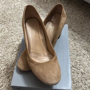 Vionic suede heels